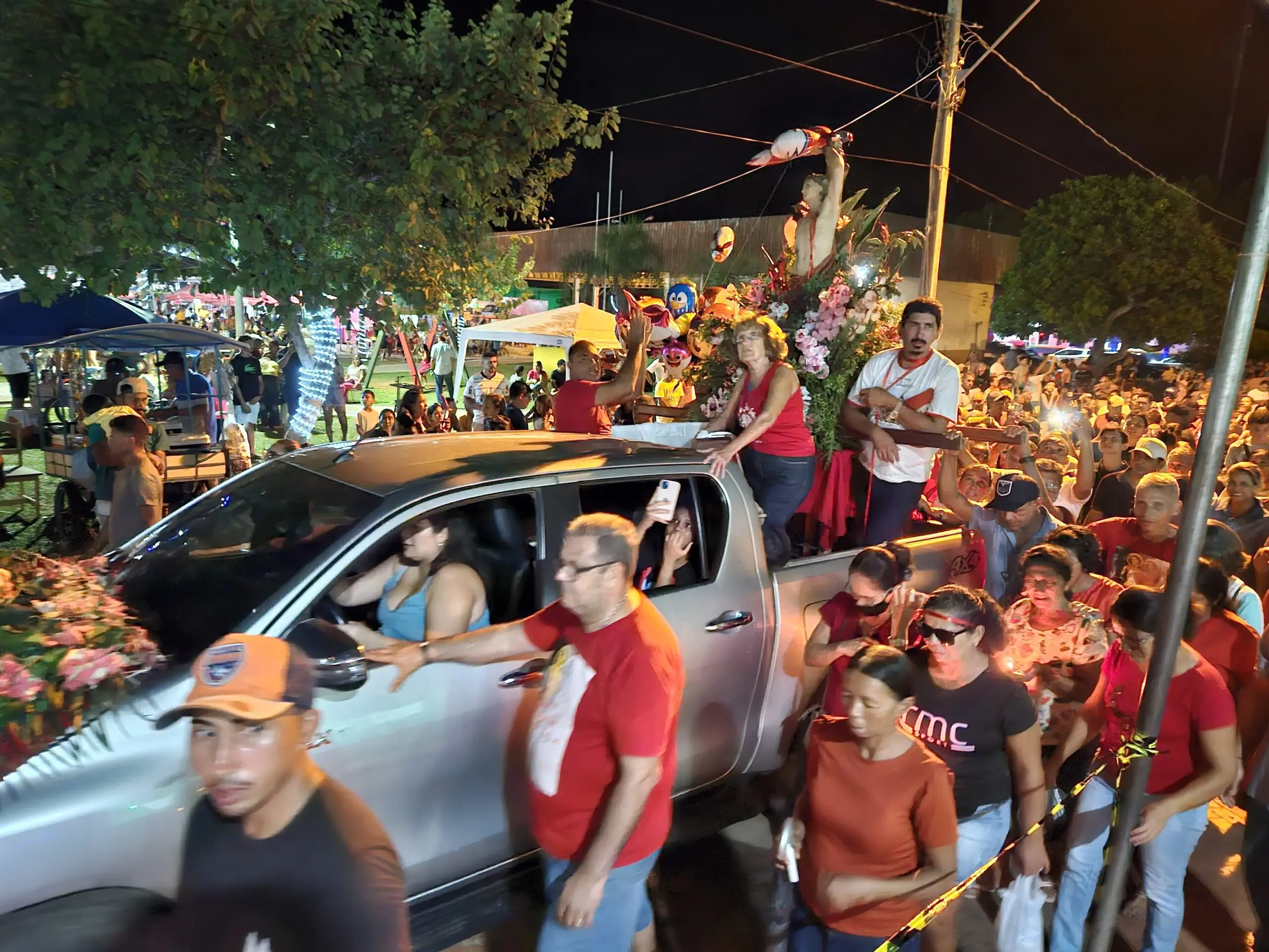 Milhares de devotos participam da procissão de São Sebastião em Xapuri; Mailza esteve presente