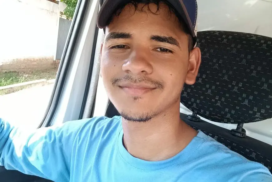 VÍDEO: motorista realiza sonho e canta pela 1ª vez na noite acreana: “Quase infarto de felicidade”