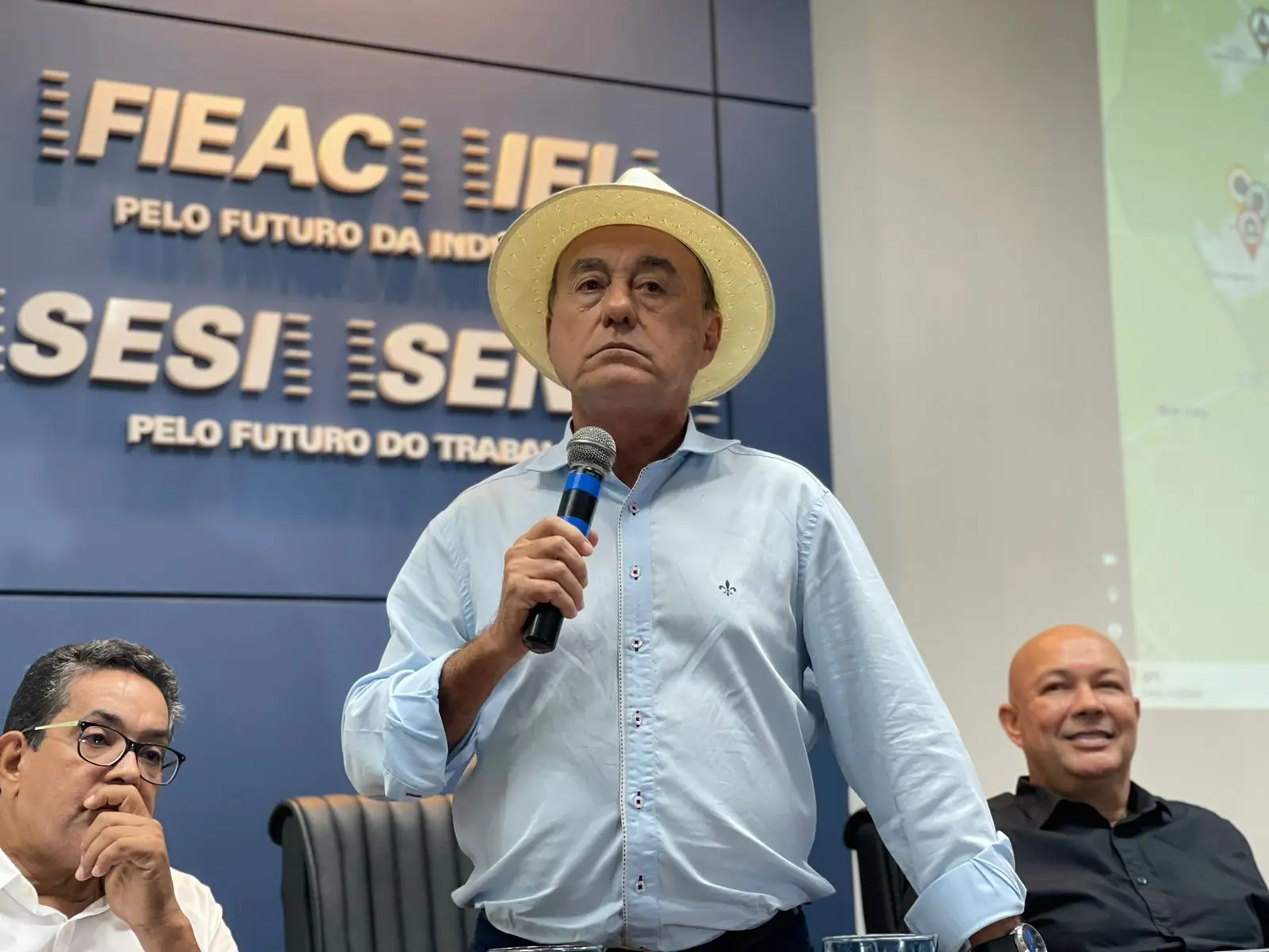 Bocalom assina contrato com empresas para asfaltar ruas e recapear rodovias; investimento é de R$ 190 milhões