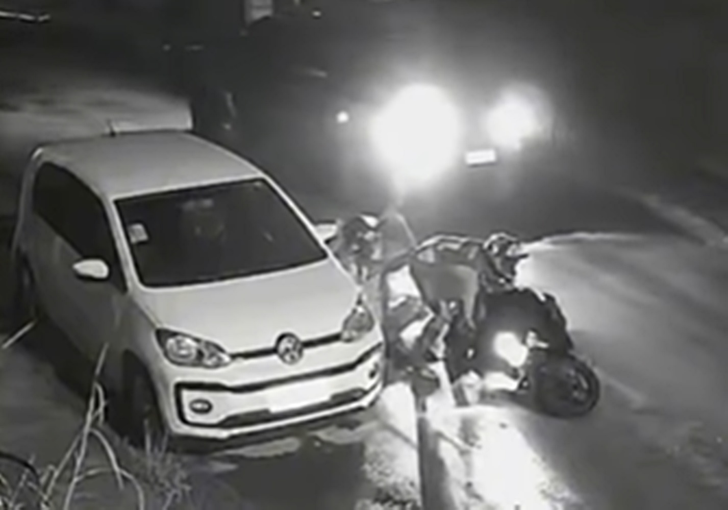 VÍDEO: câmeras flagram três acidentes no mesmo local e em poucos minutos; ASSISTA