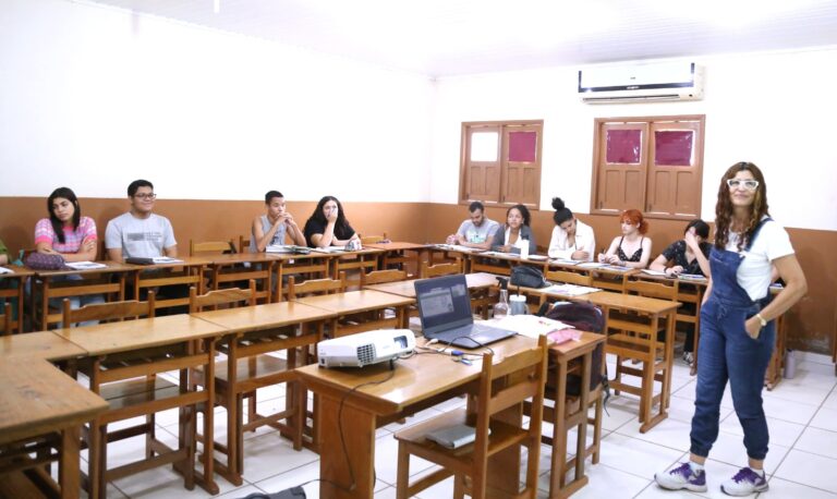 Acre abre 600 vagas para cursos gratuitos de inglês, espanhol, francês, italiano e libras; inscreva-se