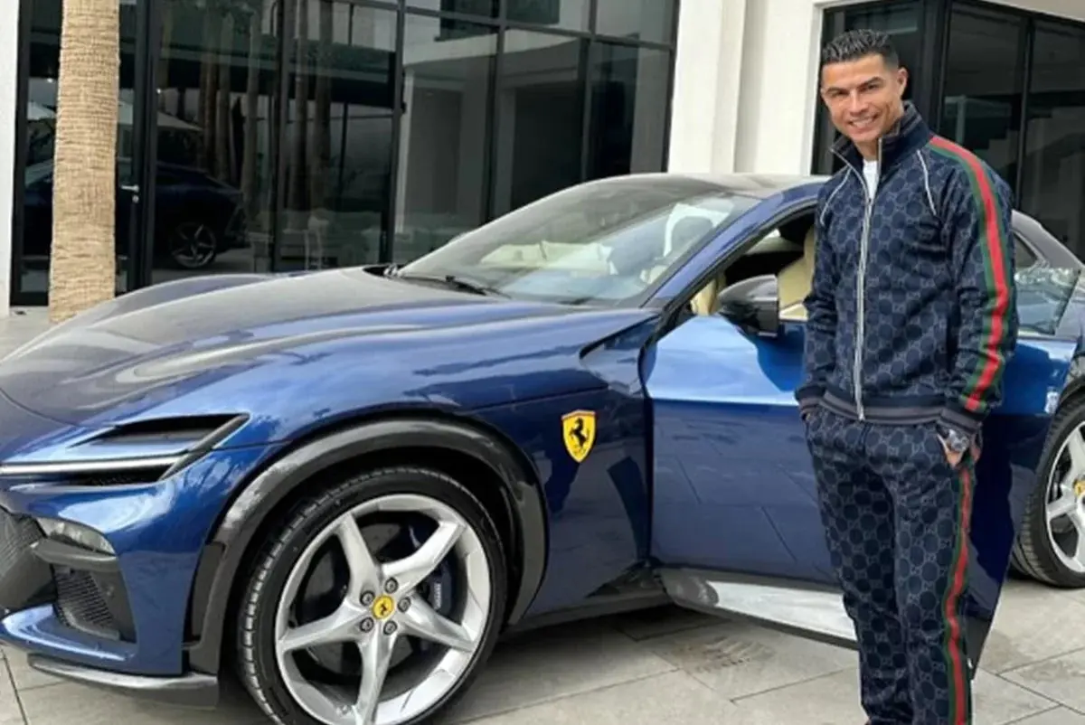 Cristiano Ronaldo exibe Ferrari avaliada em R$ 7,4 milhões nas redes
