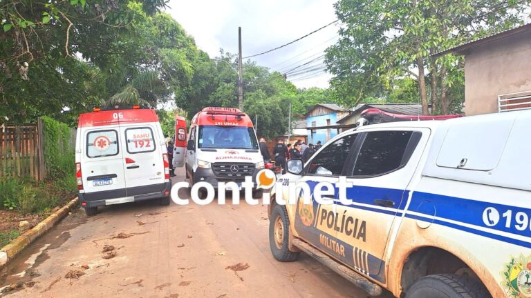 Adolescente de 15 anos é baleado com dois tiros enquanto conversava na varanda da casa de amigo