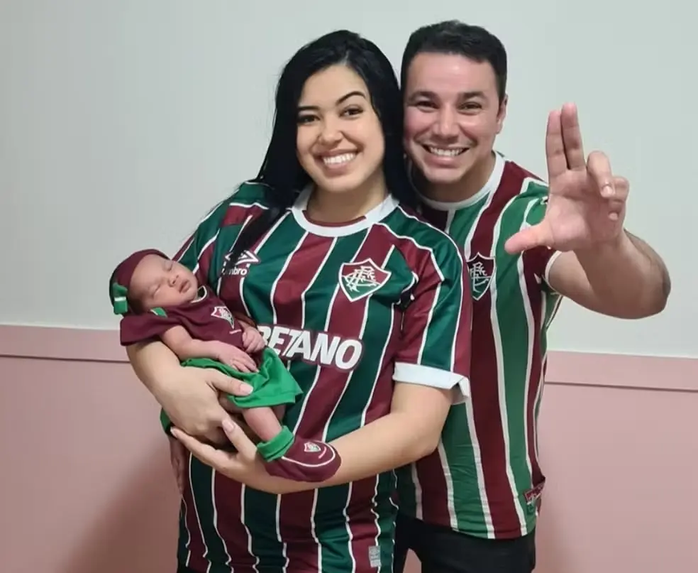 Sem mãe saber, torcedor do Flu registra filha com o nome do clube