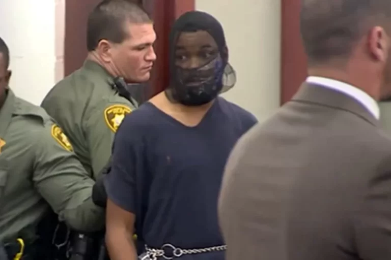 EUA: detento que bateu em juĂza comparece a audiĂȘncia com âfocinheiraâ