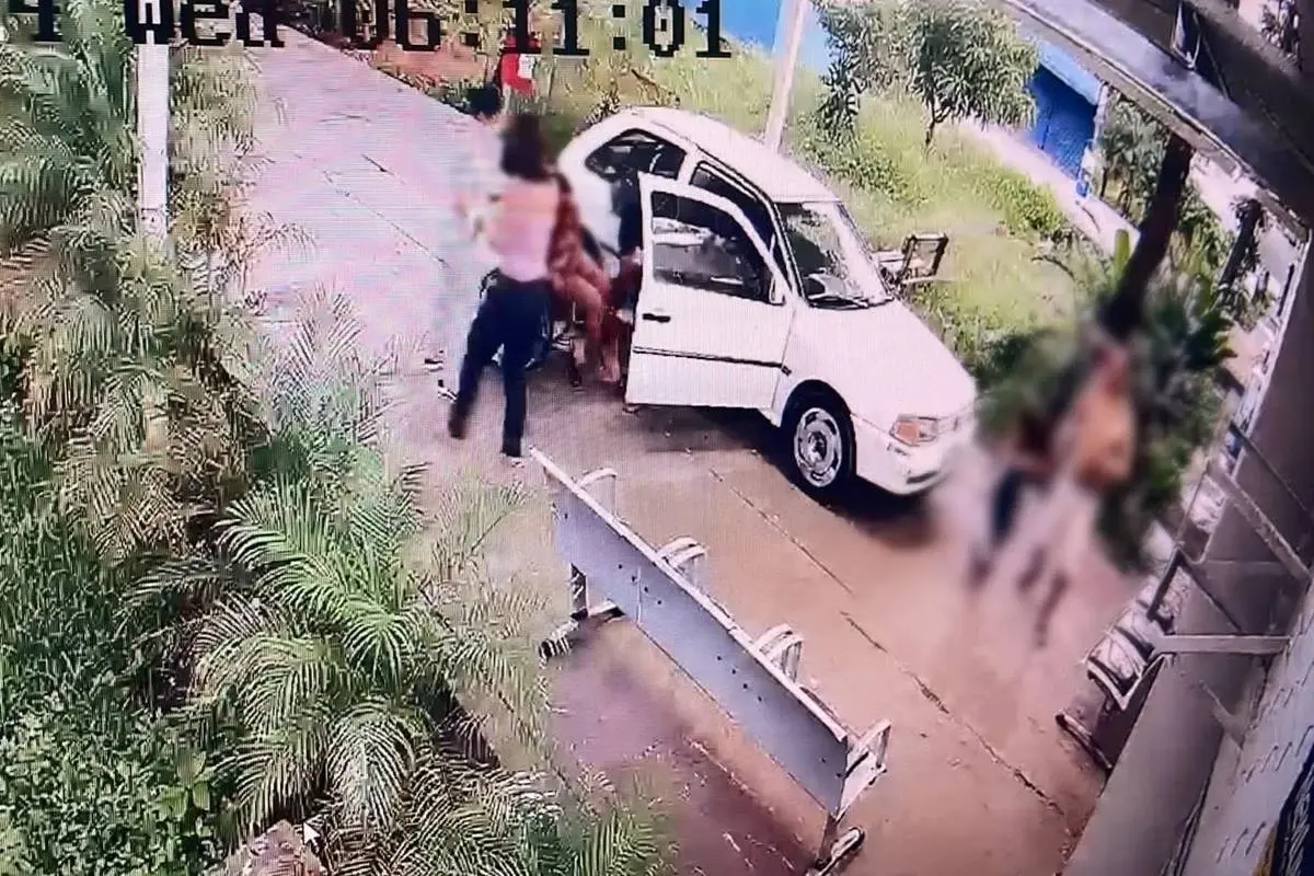 Homem espanca ex na frente da filha e a abandona em hospital; vídeo