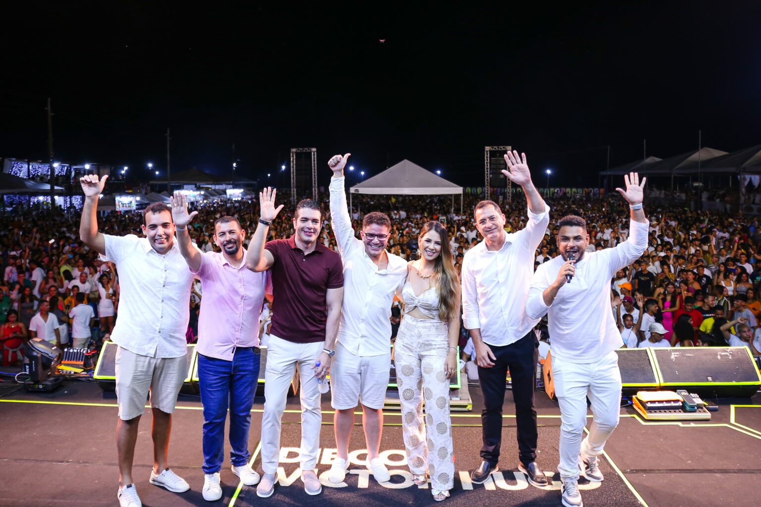 Governador Gladson Cameli celebra com o povo de Cruzeiro do Sul a chegada de 2024
