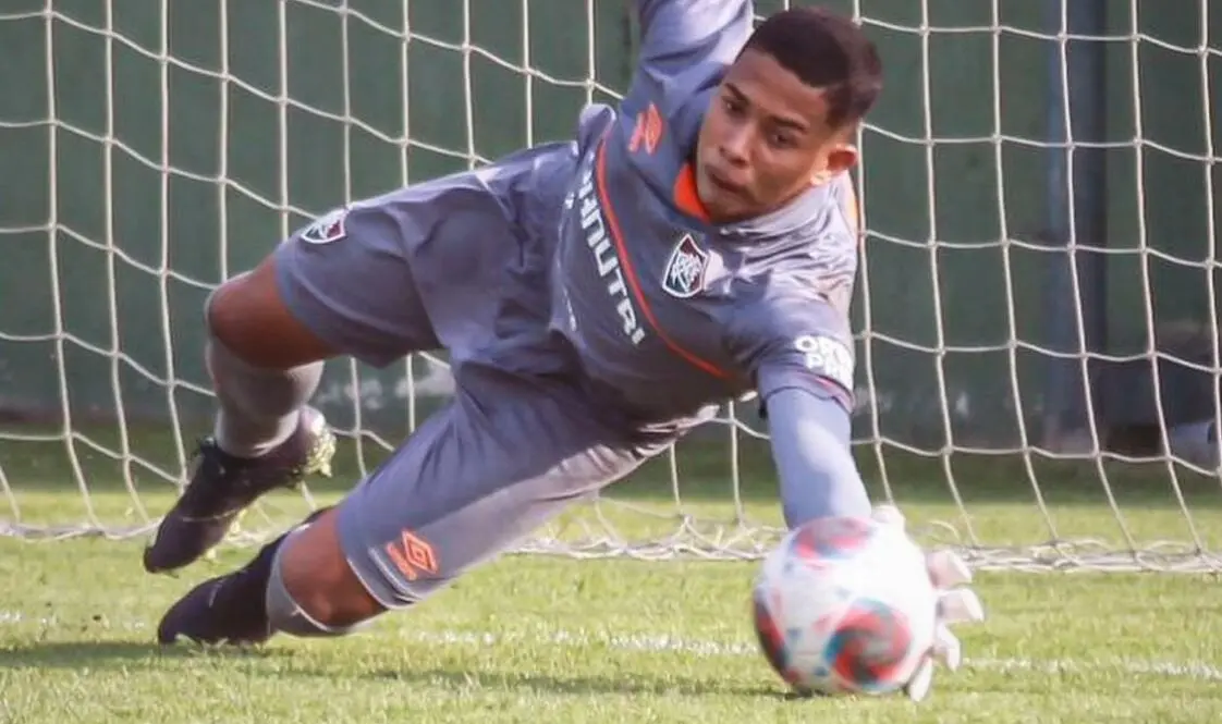 Goleiro acreano de 17 anos vai assinar contrato profissional com Fluminense