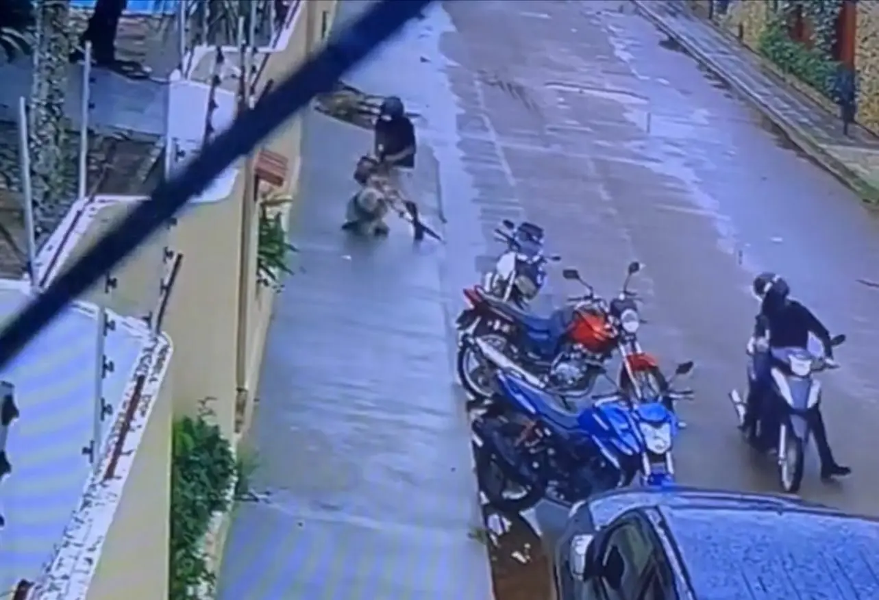 VÍDEO: assaltantes roubam e espancam idosa de 71 anos em bairro nobre de Rio Branco