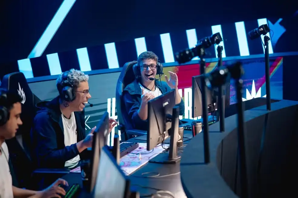 CBLOL 2024 tem Liberty surpreendendo e empate triplo no topo