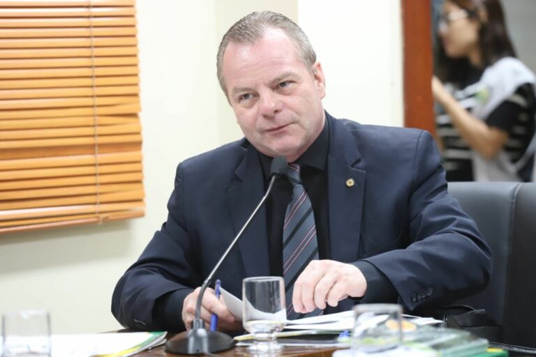 Gladson sanciona lei de Pedro Longo sobre destinação de medicamentos vencidos