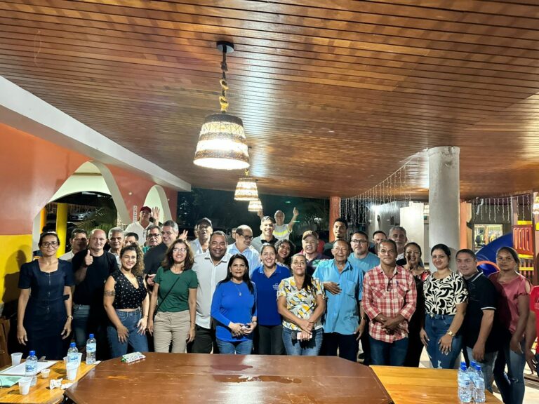 Em encontro histórico, lideranças políticas de diversos partidos se unem para debater o futuro de Brasiléia