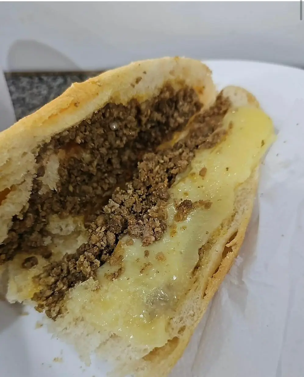 Acreano reclama do preço do ‘pão com carne’ do Mercado do Bosque: “Por isso está falido”