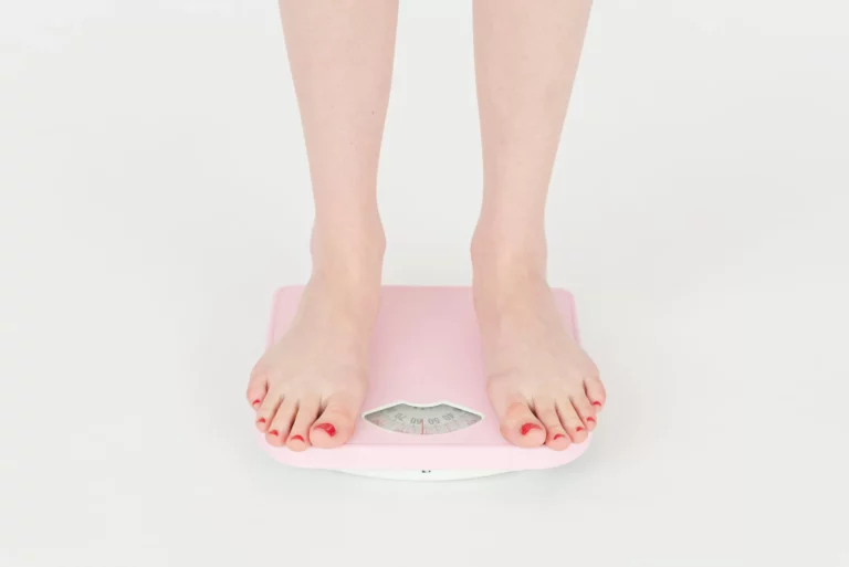 Especialistas revelam qual é a melhor hora do dia para se pesar