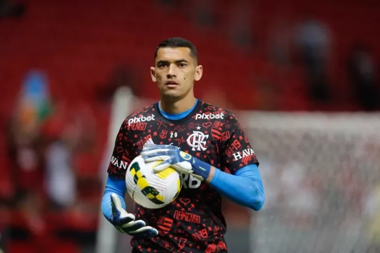 Goleiro Santos se despede do Flamengo após fechar com o Fortaleza