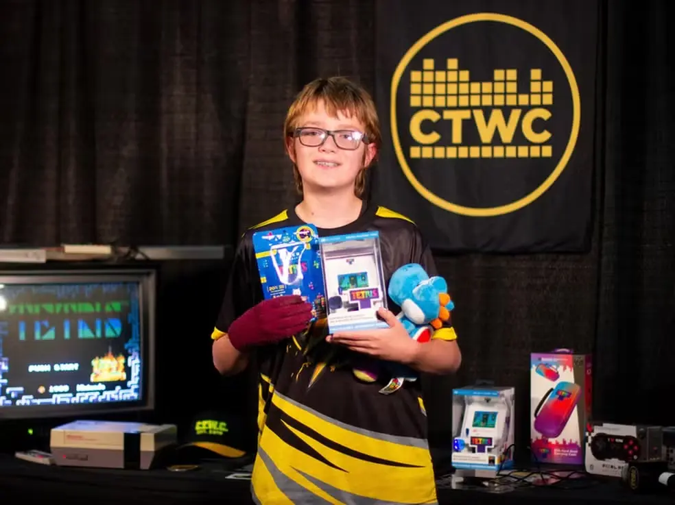 Quem é garoto de 13 anos que zerou Tetris pela 1ª vez na história