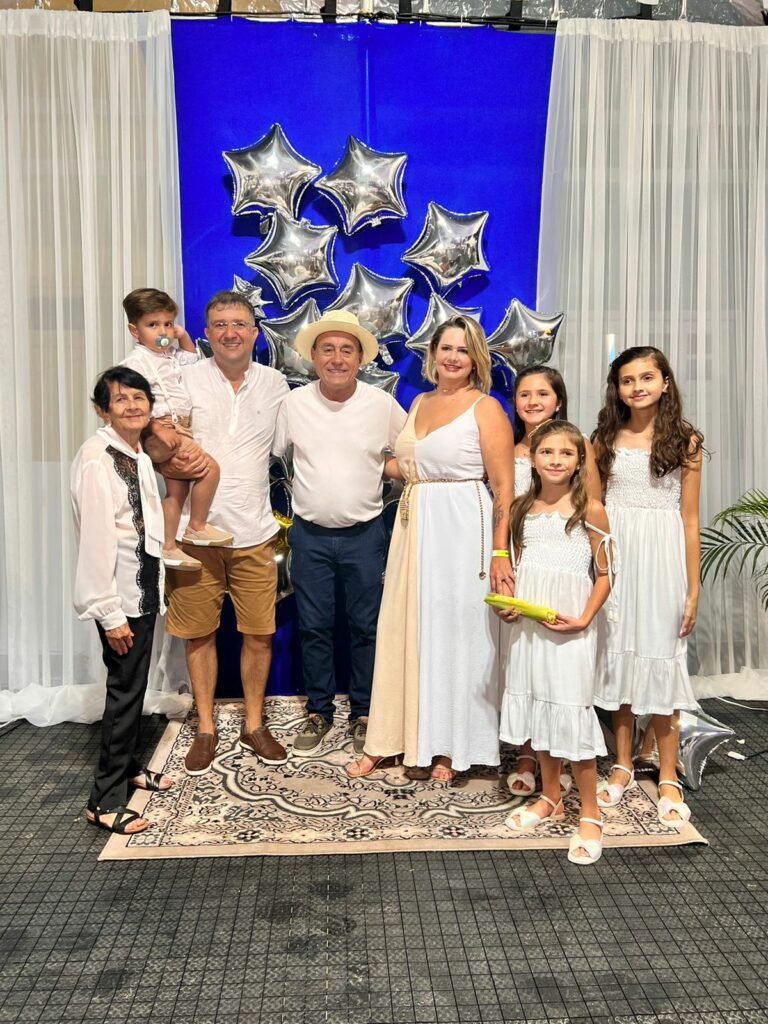 Theodoro traz cliques do camorote de Bocalom no Réveillon e aniversariantes; confira