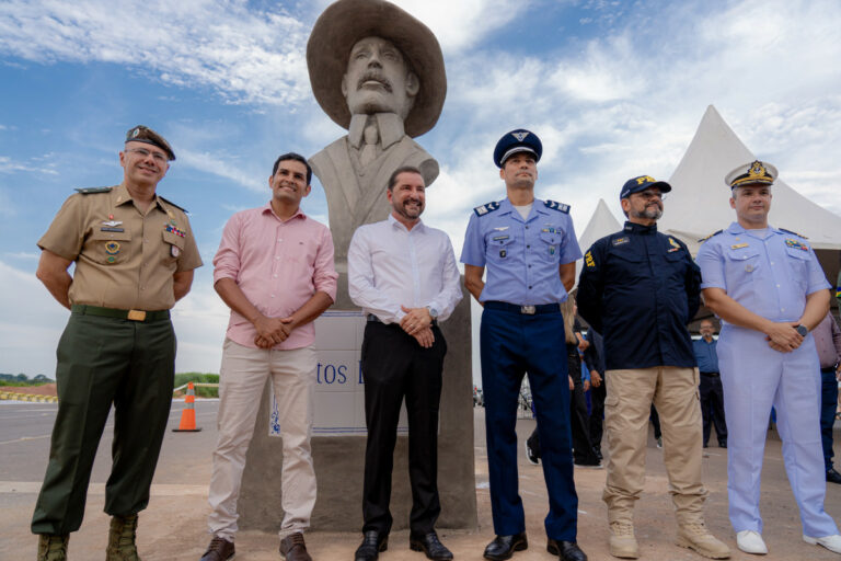 Santos Dumont é homenageado com monumento na nova avenida de Porto Velho