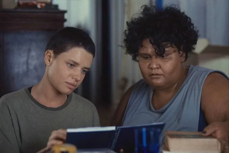 Bruna Linzmeyer descreve cena “ousada” de sexo lésbico em novo filme