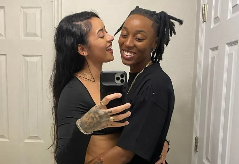 Camilly Victoria, filha de Carla Perez e Xanddy, ganha ‘mão boba’ em foto com a namorada
