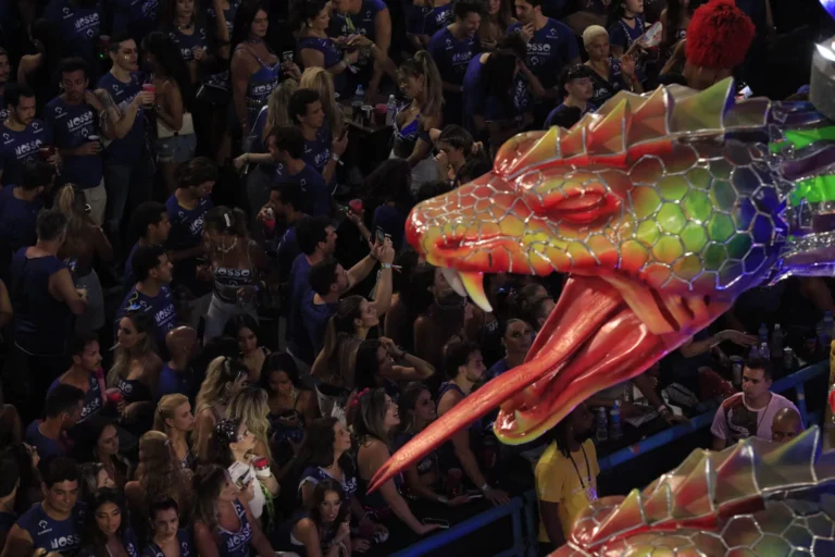 Viradouro volta à Sapucaí no Desfile das Campeãs: veja programação