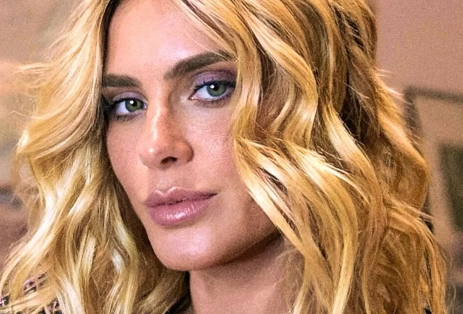 Carolina Dieckmann deixa a TV Globo: “Meu primeiro voo sozinha”
