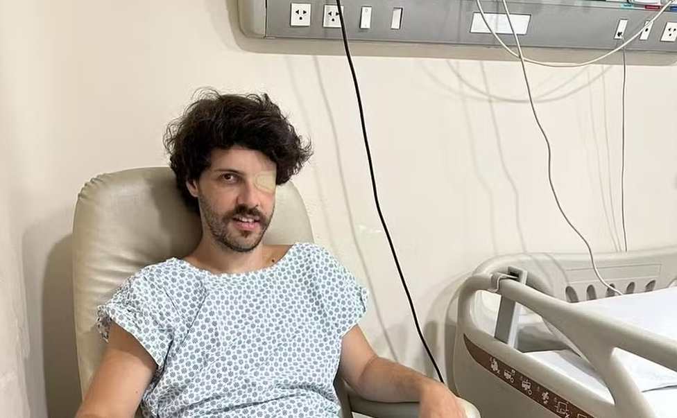 Diogo Defante faz cirurgia no olho e avisa: ‘O olhinho caído que vocês tanto amam se foi’
