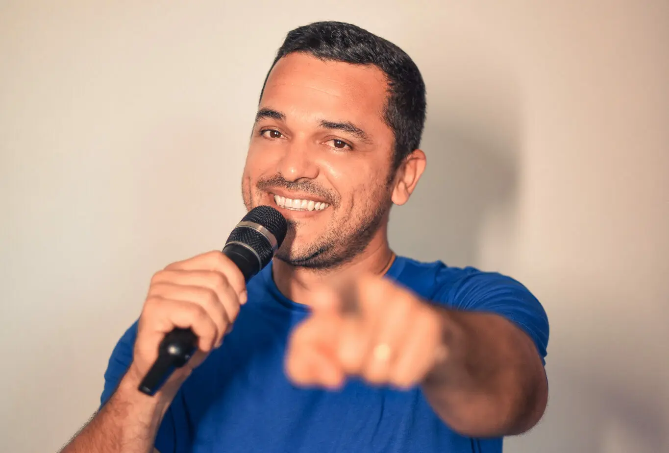 No Acre, vigilante sonha em ser ‘cantor famoso’ e lança música autoral em ritmo tecnomelody; OUÇA