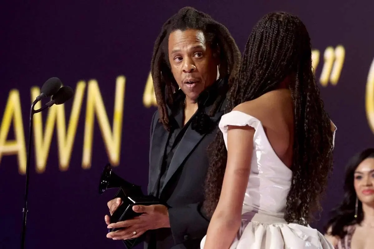 Homenageado no Grammy, Jay-Z critica a premiação para defender Beyoncé