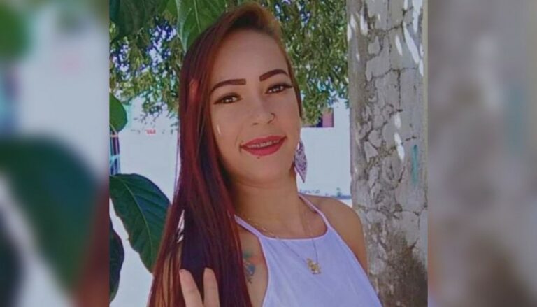 Manicure suspeita de participar na morte de jovem é presa utilizando instrumentos de trabalho da vítima