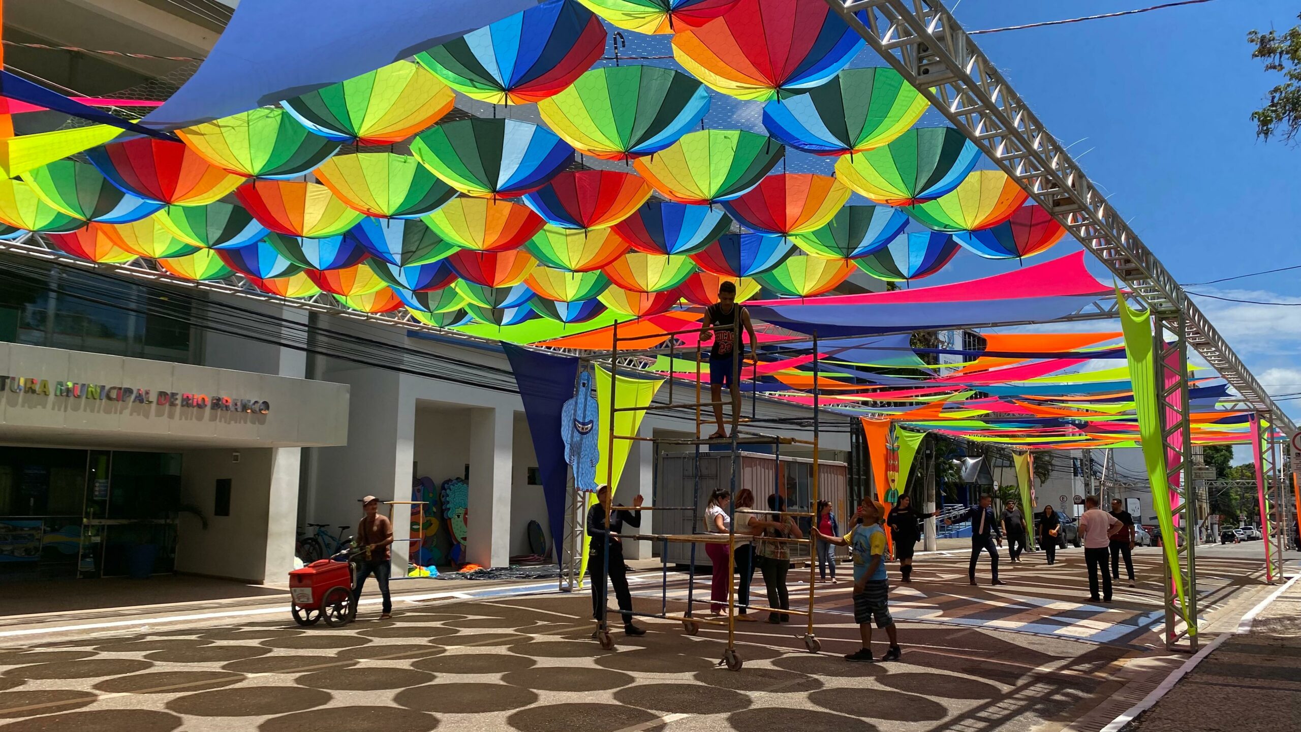 Prefeitura finaliza preparativos do Carnaval na Praça da Revolução; veja como está o espaço