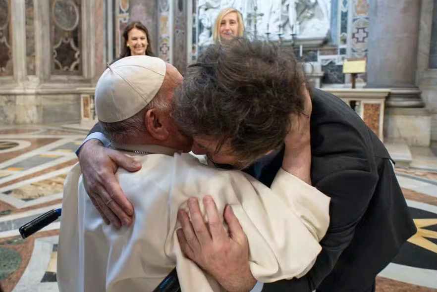 Papa Francisco e Milei selam a paz no Vaticano