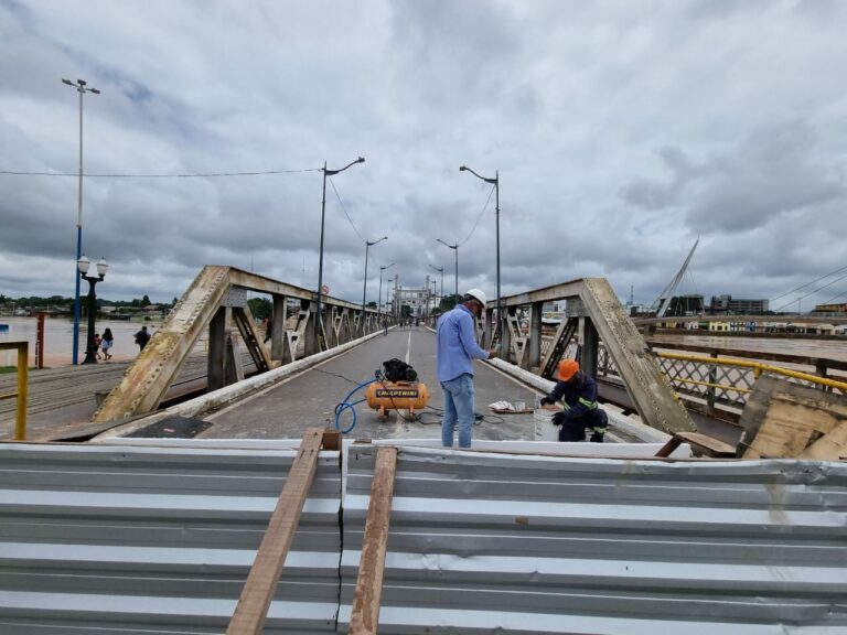 Mesmo com cheia do rio, obras da Ponte Metálica devem ser concluídas ainda nesta semana