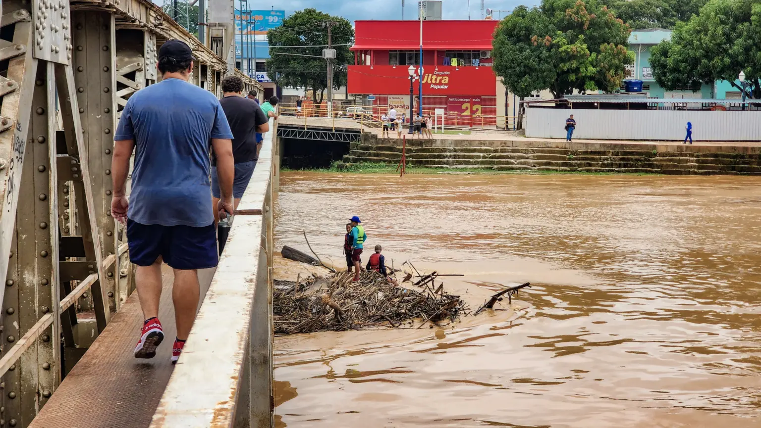 Medição das 15h: Rio Acre continua subindo e atinge a marca de 16,26m em Rio Branco