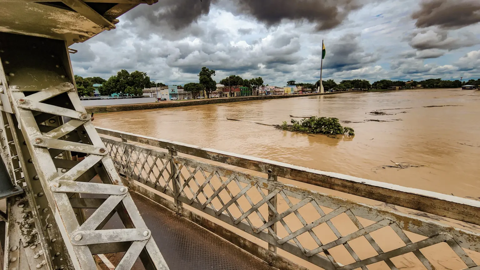 Nível do Rio Acre continua subindo na capital e atinge 16,20m; são mais de 600 desabrigados