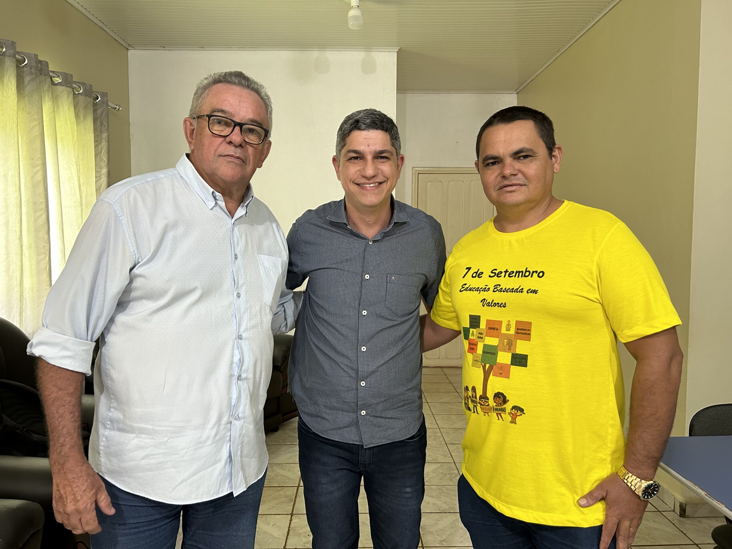 Calegário visita Camilo da Silva, prefeito de Plácido de Castro, para tratar de destinação de emenda