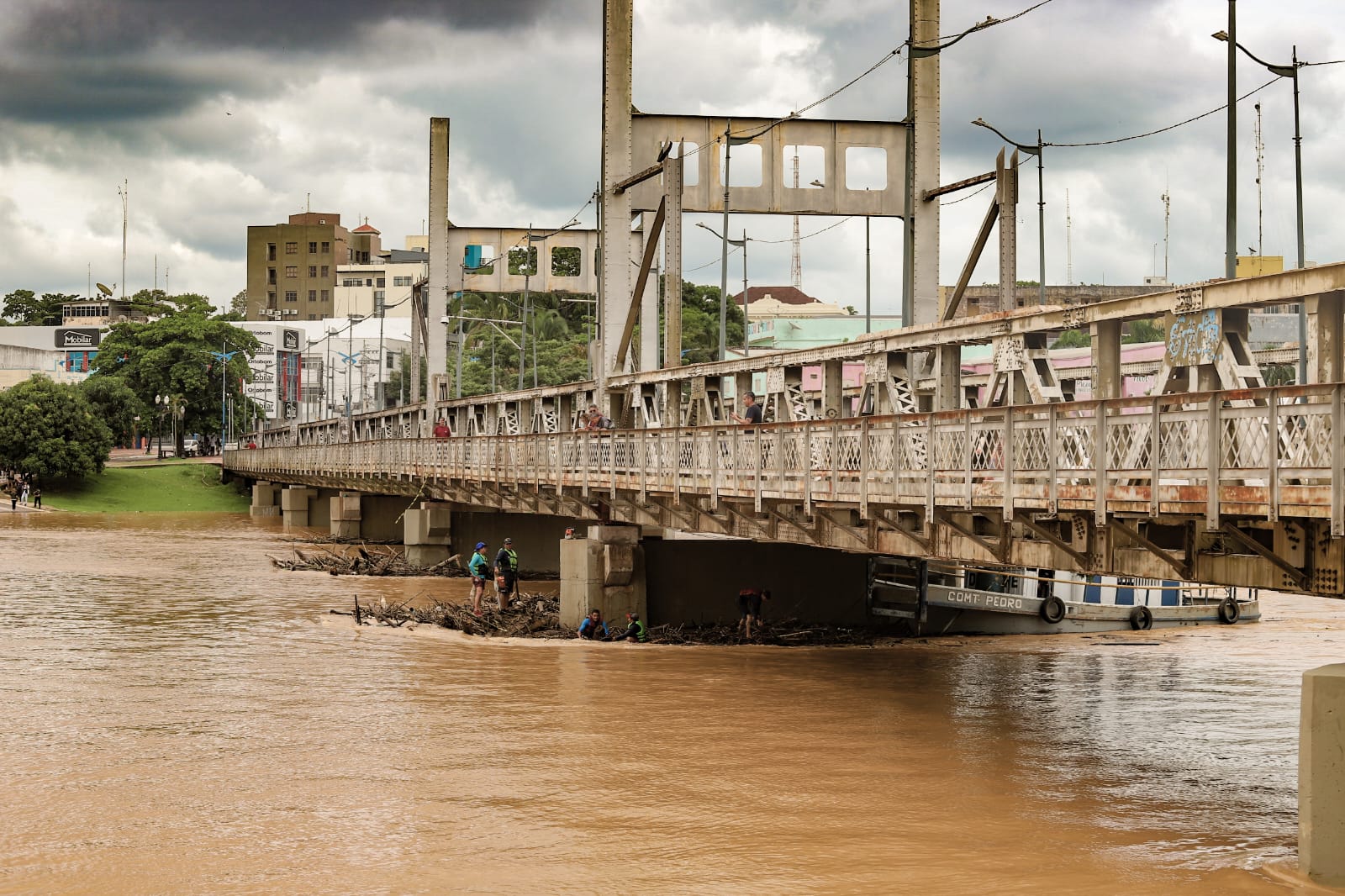 Rio Acre sobe mais 4 centímetros em 3 horas e se aproxima dos 16 metros, diz Defesa Civil