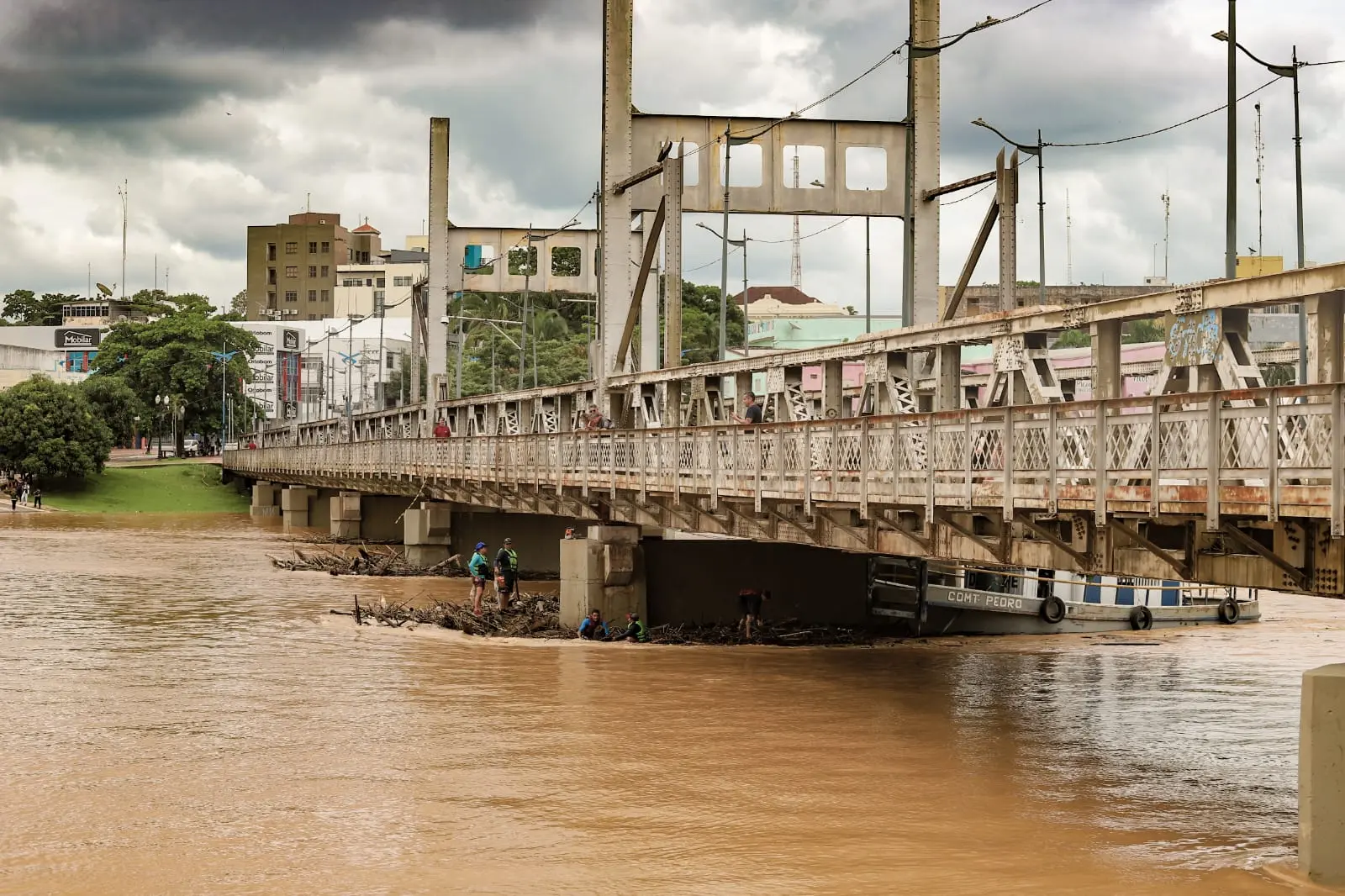 Rio Acre sobe mais 4 centímetros em 3 horas e se aproxima dos 16 metros, diz Defesa Civil