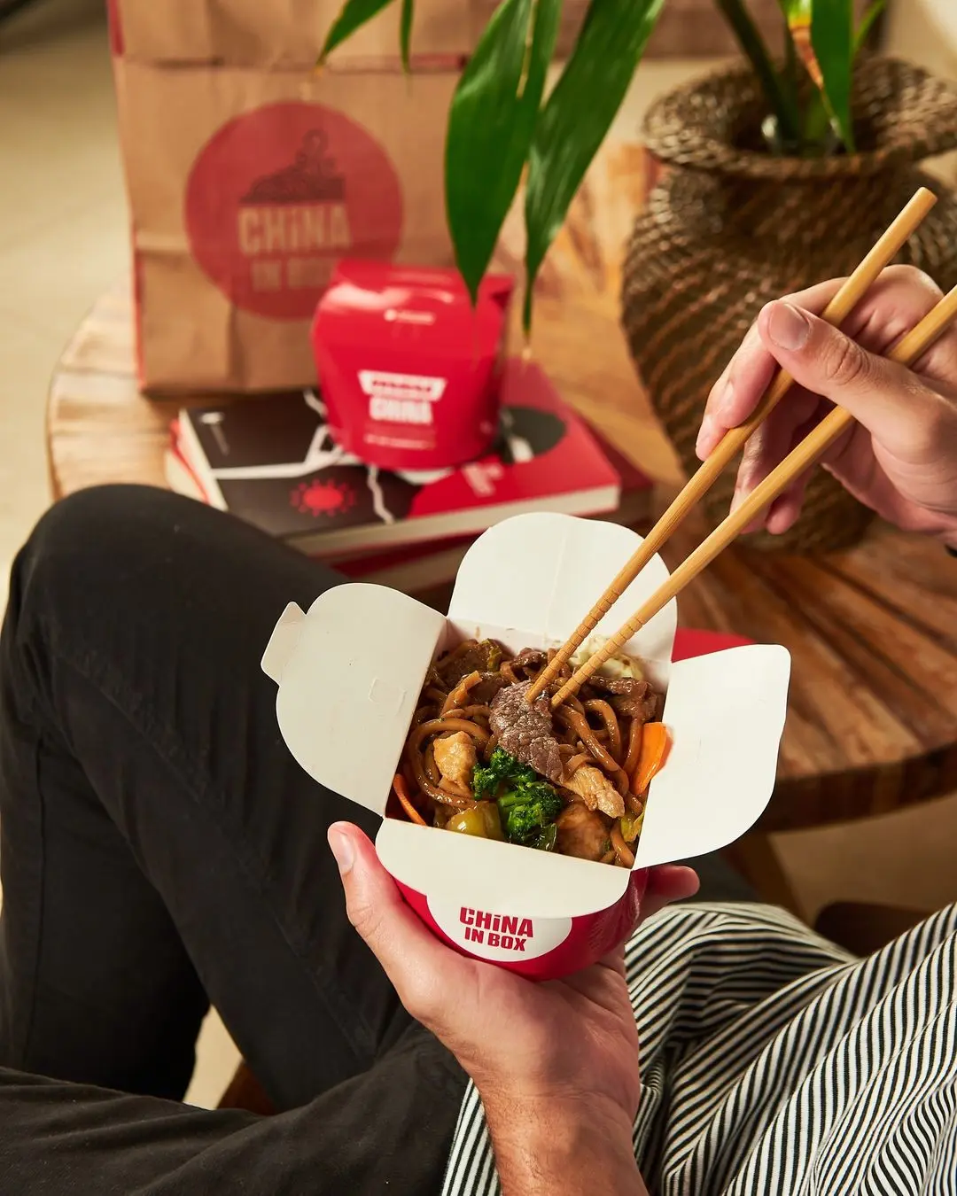 Com cardápio variado, China In Box oferece pratos a partir de R$ 29,99; confira opções