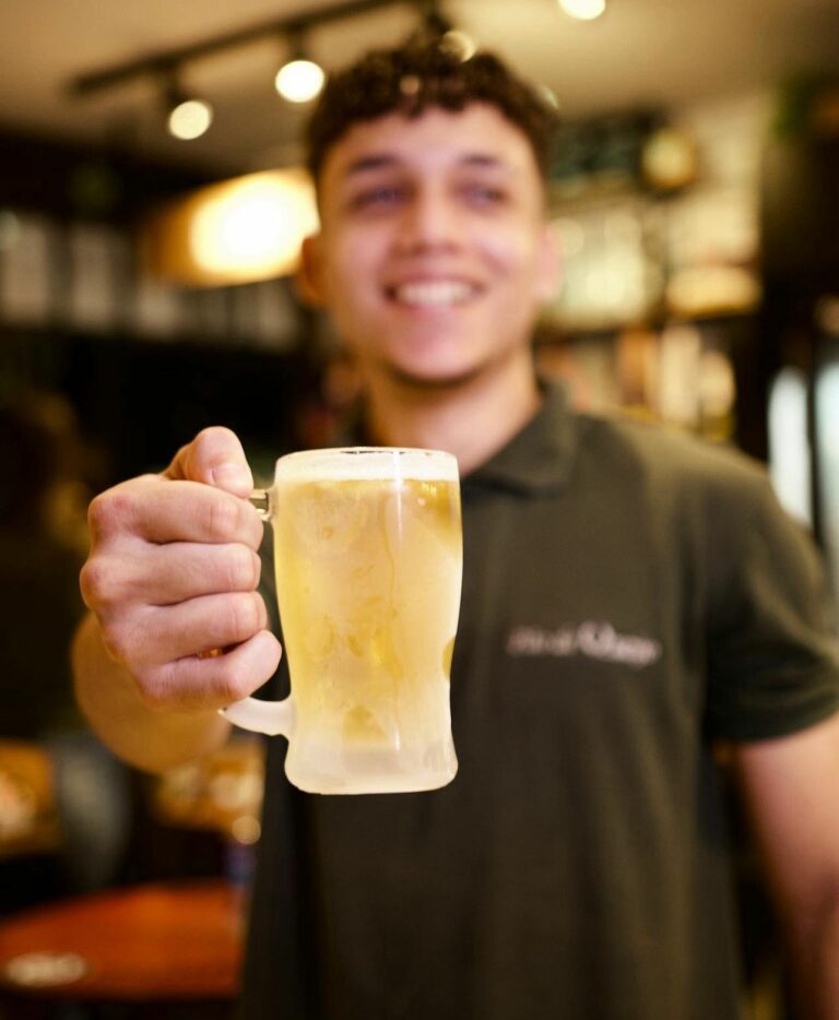 Conveniência de Rio Branco oferece chopp e doses para quem fizer doações às vítimas da alagação