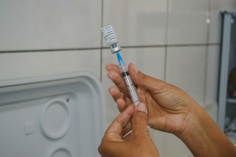 Quase 800 crianças já foram vacinadas contra a dengue no Acre; veja número por município