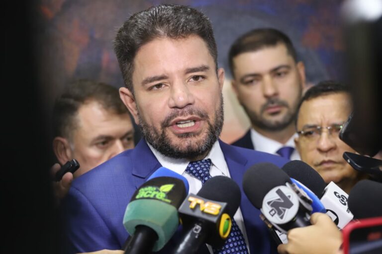 A orquestra do absurdo no palco jurídico acreano; confira o artigo de Roraima Rocha