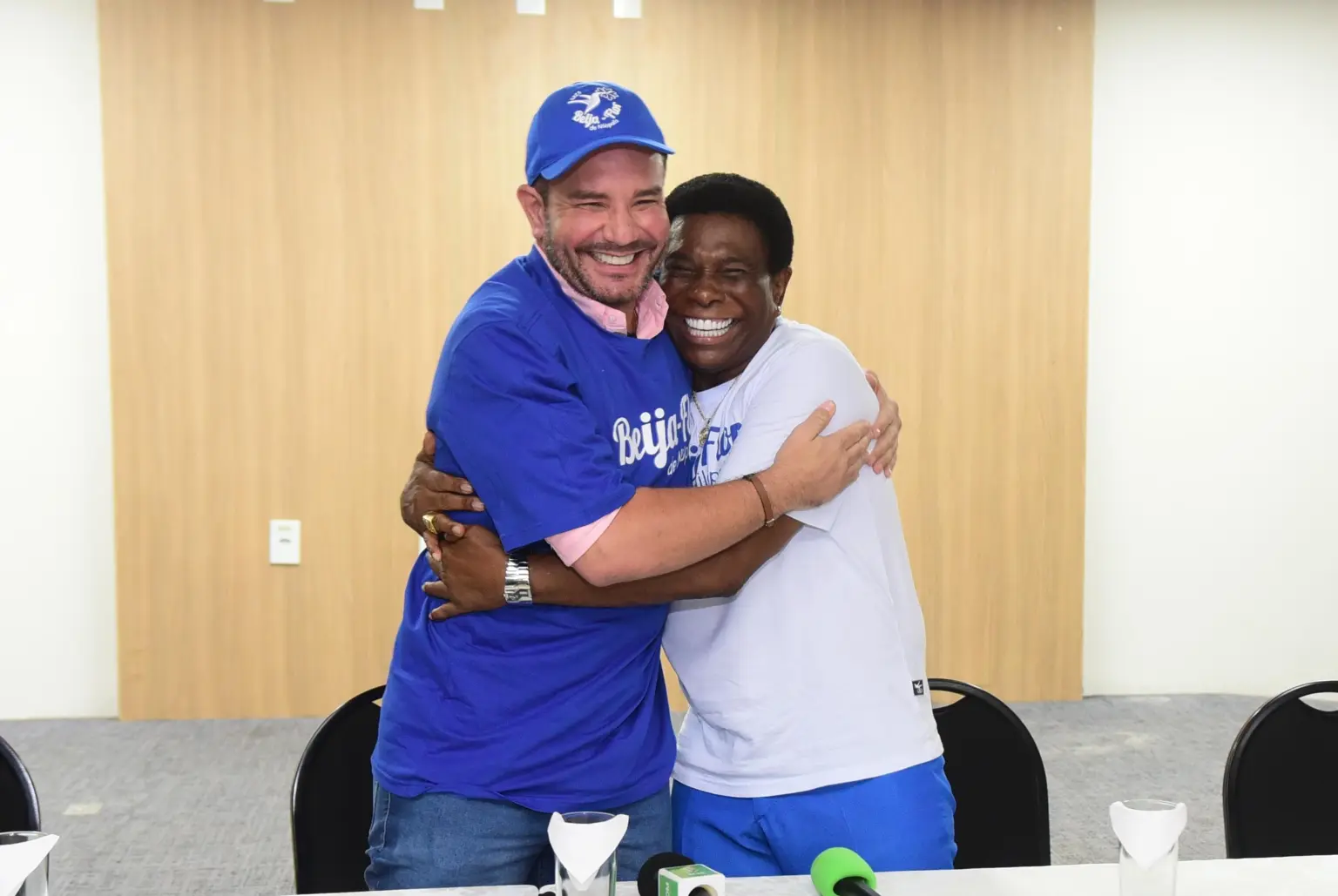 “Bem vindo ao nosso Acre”: Gladson dá boas-vindas e ganha presente especial de Neguinho da Beija-Flor