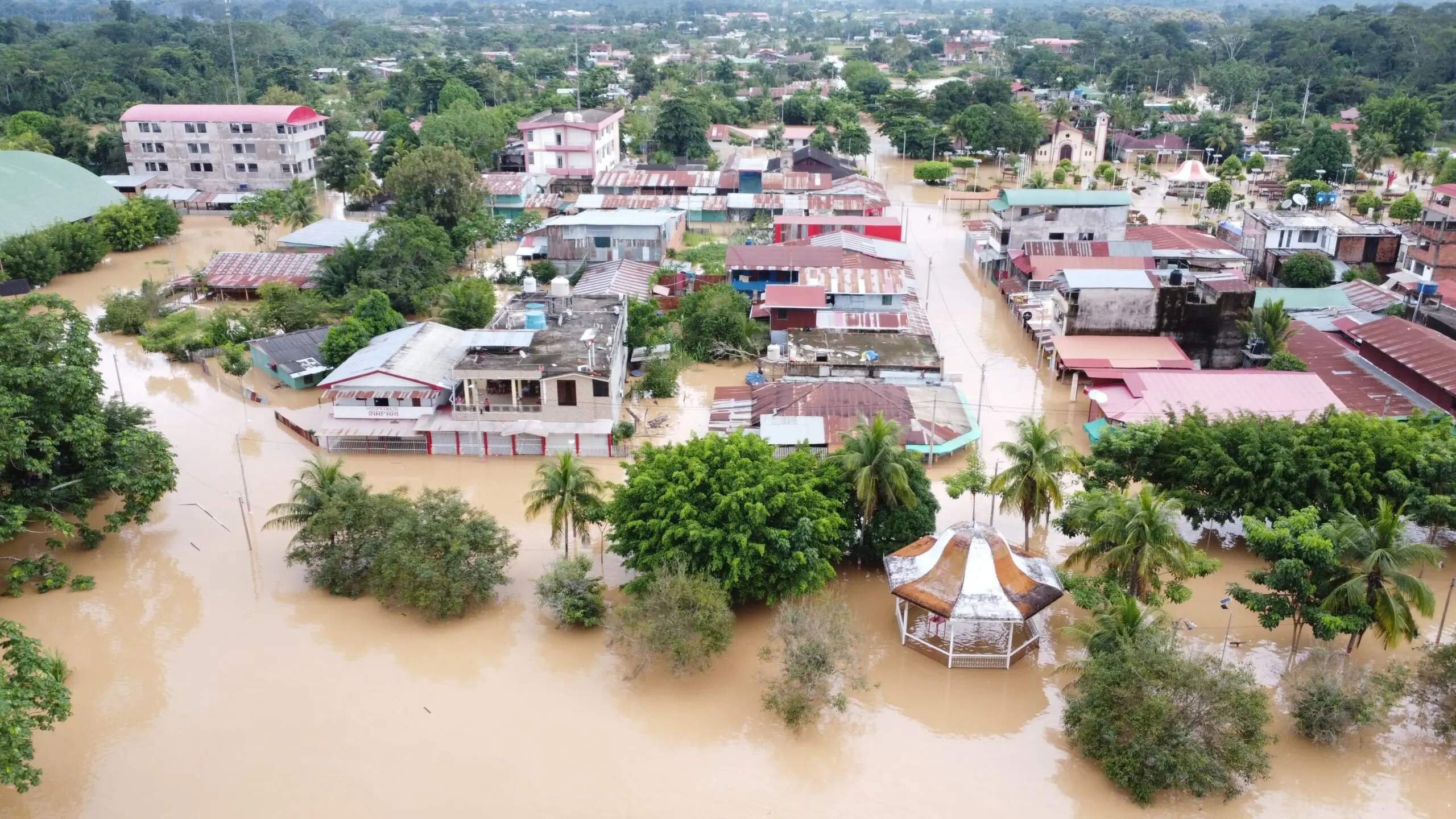 Exclusivo: imagens aéreas mostram cidade do Peru inundada pelo Rio Acre; FOTOS
