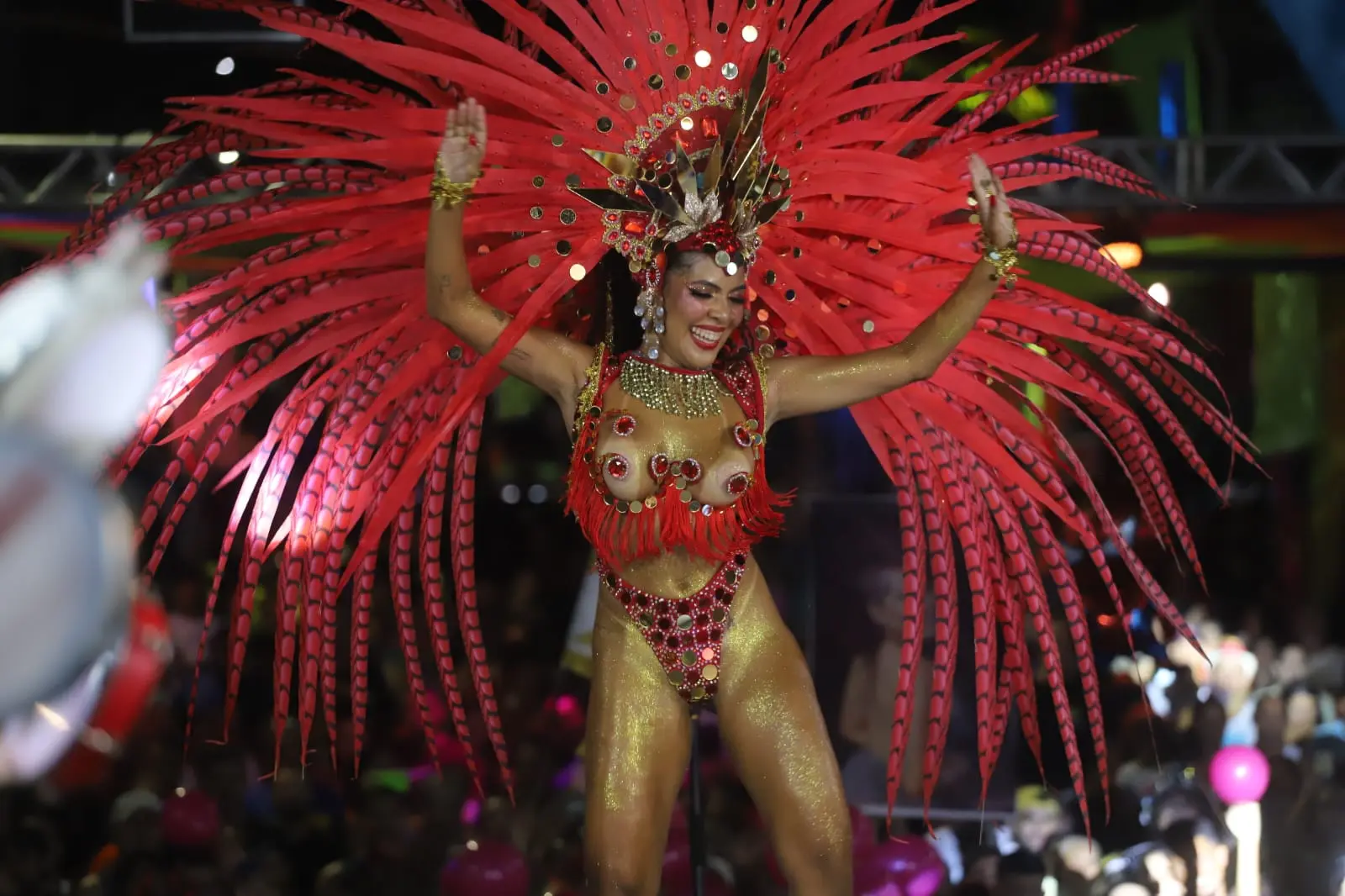 Musa do Sem Limites, Karol Bombom é eleita Rainha do Carnaval pela segunda vez e fatura R$ 4 mil