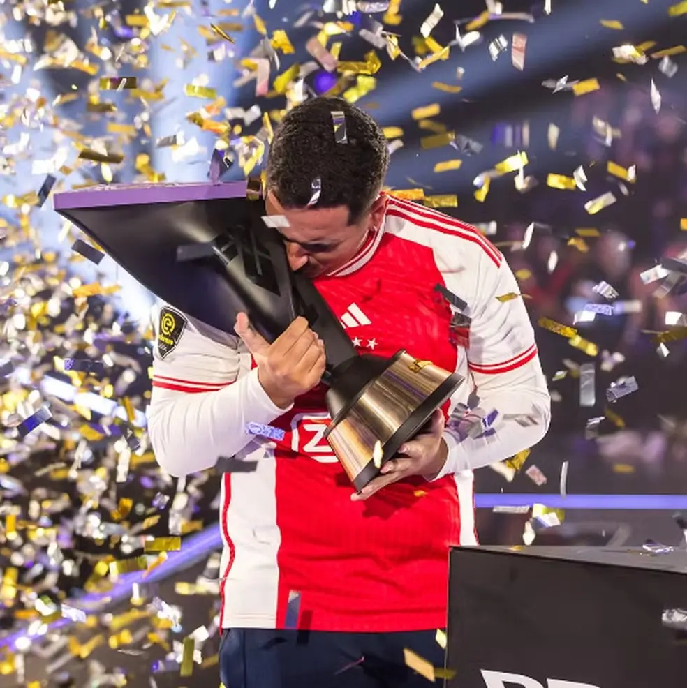 PHzin é campeão do FC Pro Open com gol no último minuto