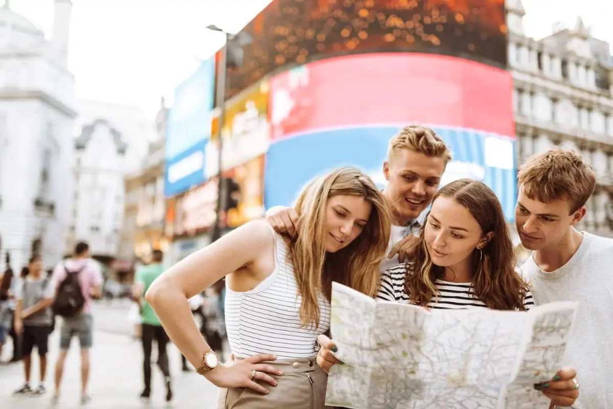 Concurso oferece viagem gratuita para três amigos pela Europa