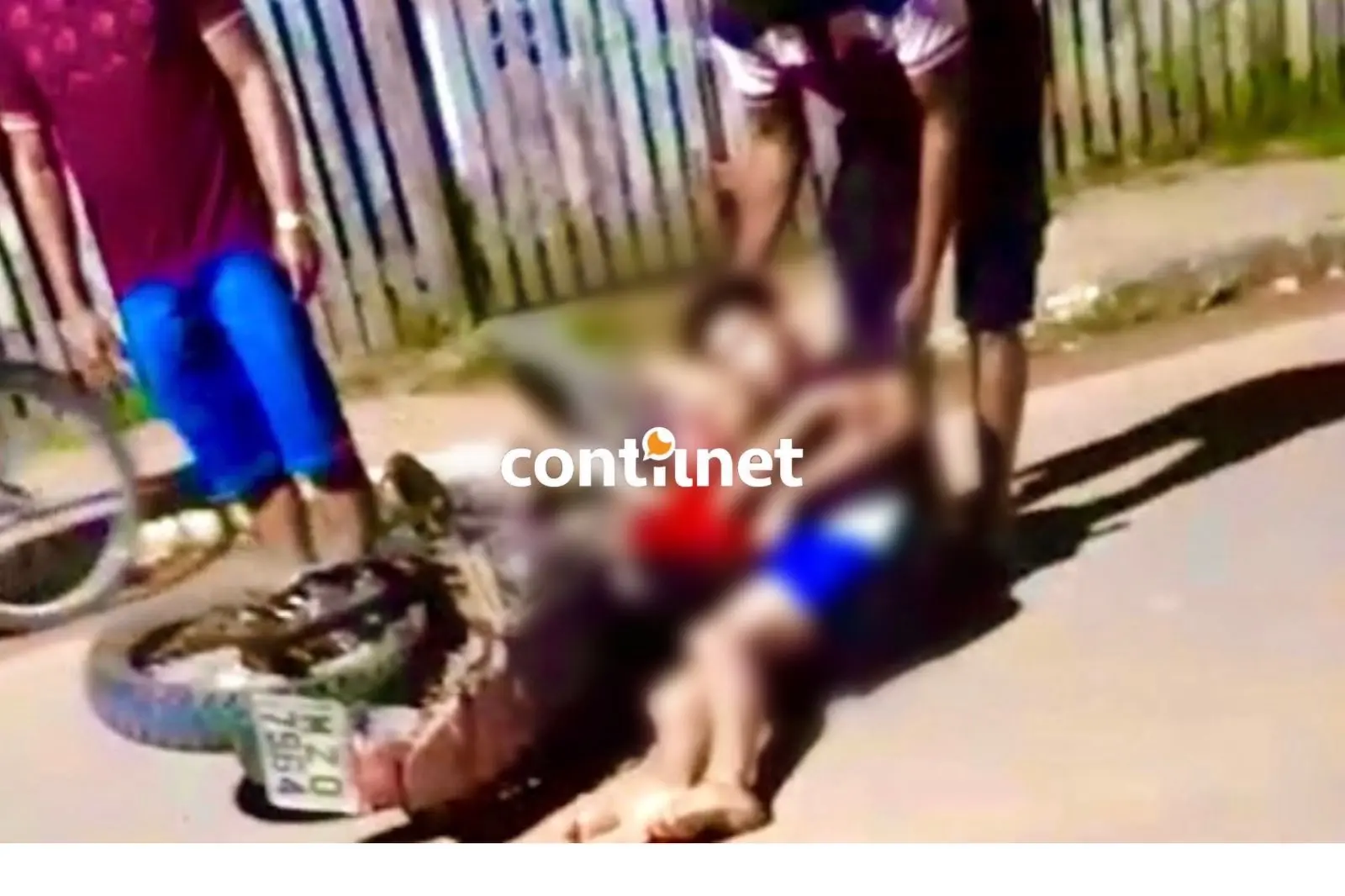 VÍDEO: adolescente perde o bebê depois de grave acidente entre duas motos no interior do Acre