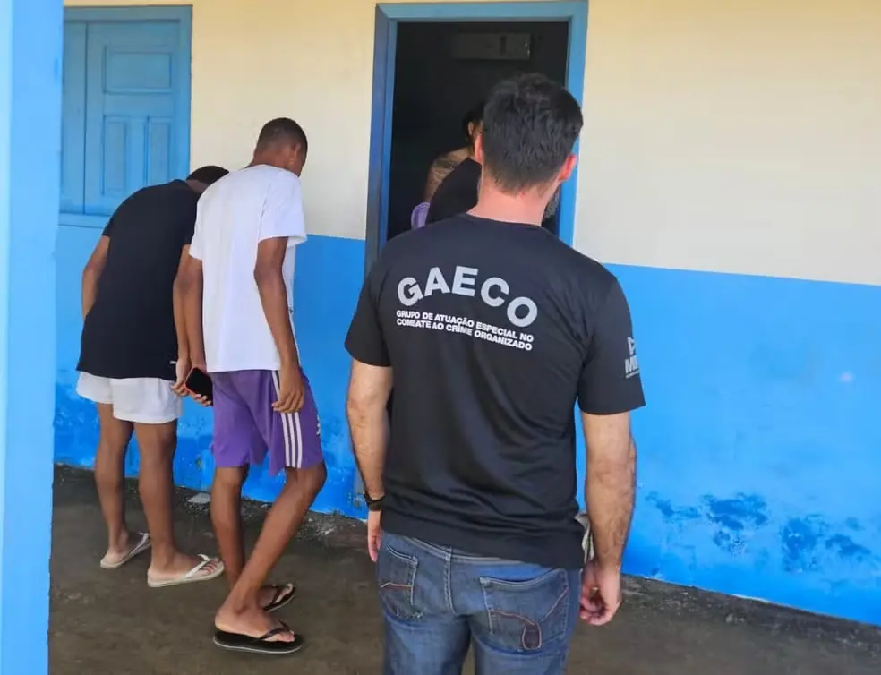 Jogadores do Atlético-AC são alvos de operação que investiga possível fraude de resultados
