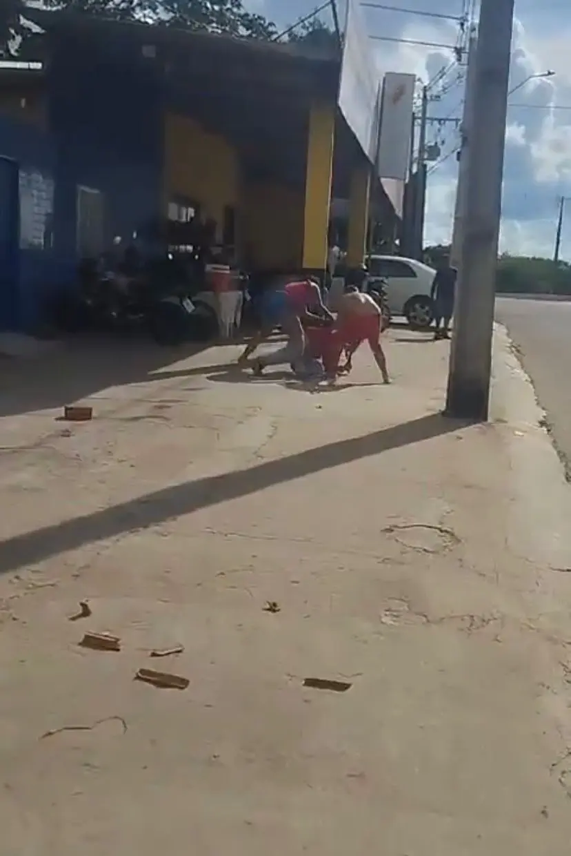Briga em distribuidora de Rio Branco termina com homem ferido a golpes de canivete; VÍDEO